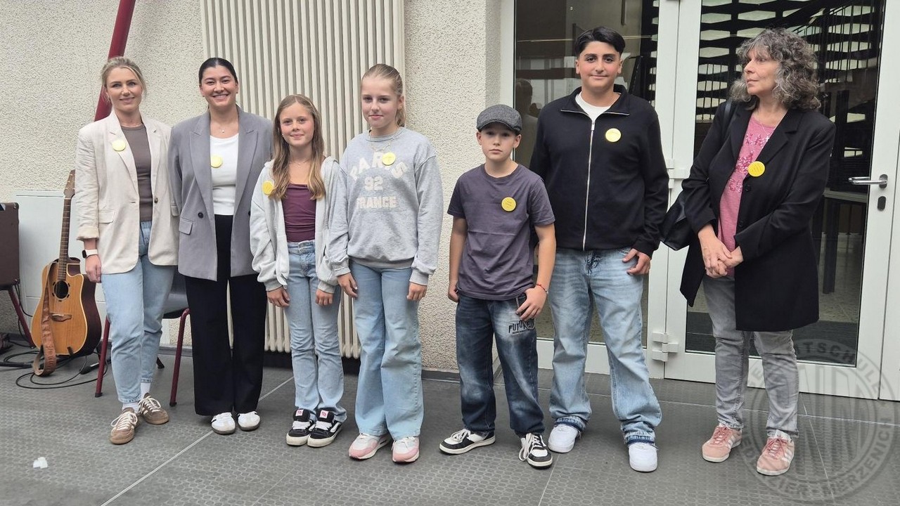 Das Team rund um die 5a - mit den Tutorinnen Corinna Ecker und Melisa Sahin